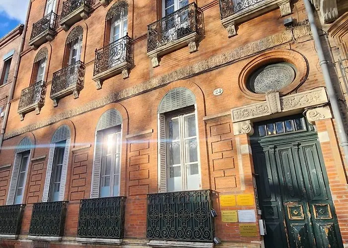 Authentic Toulousain - T4 - Hypercentre - Near Train Station Apartment *